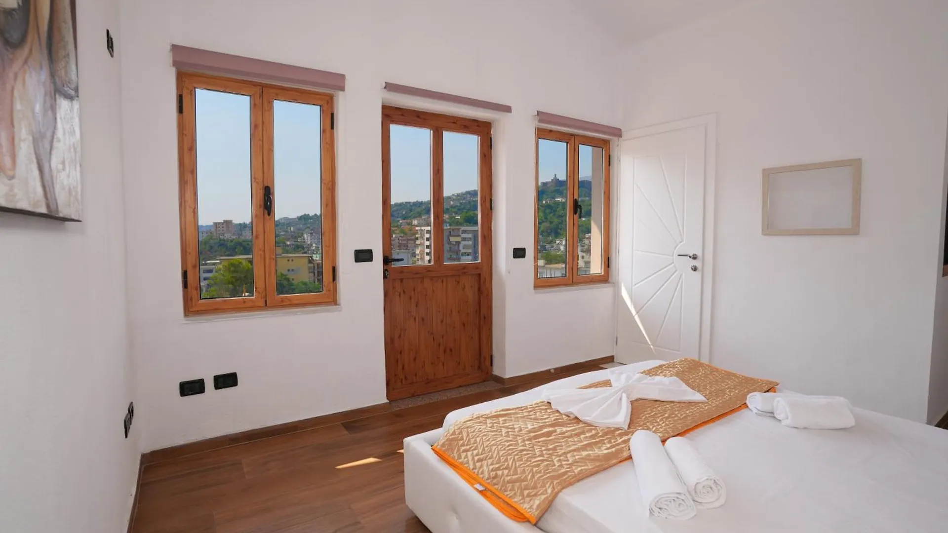 The View Rooms And Terrace Gjirokastër